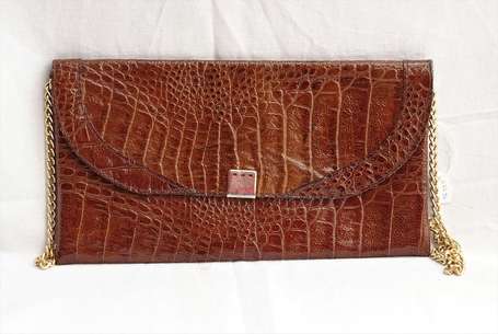 Pochette vintage en cuir brun façon croco à rabat,