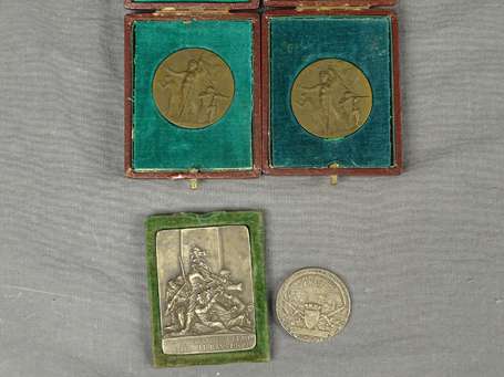 Lot de 4 médailles de tir, bel état, 3 en boite