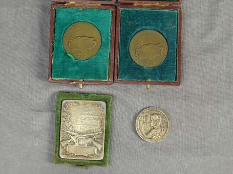 Lot de 4 médailles de tir, bel état, 3 en boite