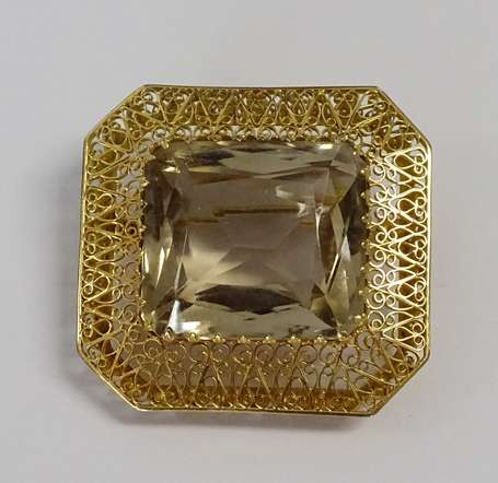 Broche en or jaune 18K (750°/00) sertie griffes 