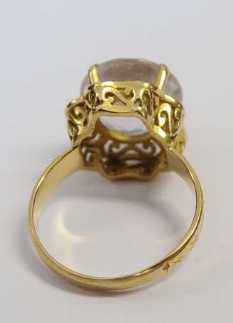 Bague en or jaune 18K (750°/00) sertie griffes 