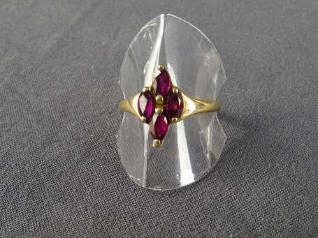 Bague en or jaune 18 K (750°/°°) sertie de 4 rubis