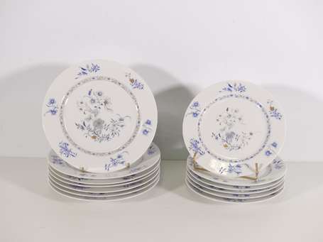 BERNARDAUD, Limoges - Suite de 7 assiettes plates 