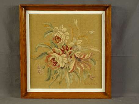 AUBUSSON - Bouquet de roses. Tapisserie de laine 