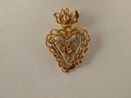 CHRISTIAN LACROIX, broche Sacré Cœur, métal doré 