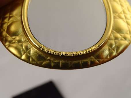 CHRISTIAN DIOR, petit miroir de sac en métal doré 