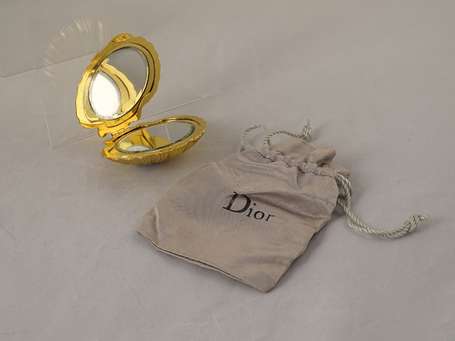 CHRISTIAN DIOR, miroir de poche en métal doré en 