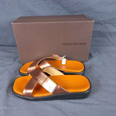 VUITTON - Mules veau vernis mordoré et cuir. P. 