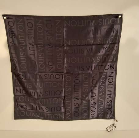 VUITTON - Carré de soie noire monogramme