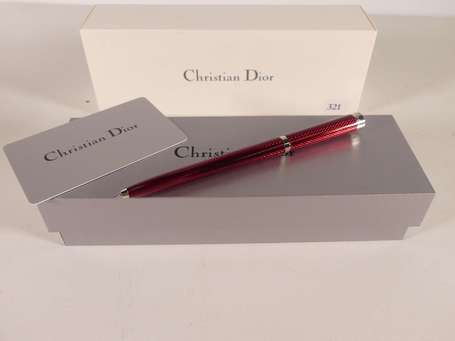 DIOR - Stylo bille en laque rouge, dans son 