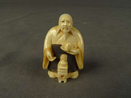 JAPON - Netsuke en ivoire à motif d'un vieillard 