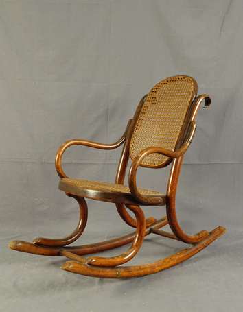 THONET - Rocking-chair d'enfant en bois courbé, le