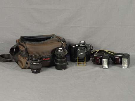 Boitier Nikon F90X, Objectif Nikon AF Nikkor 