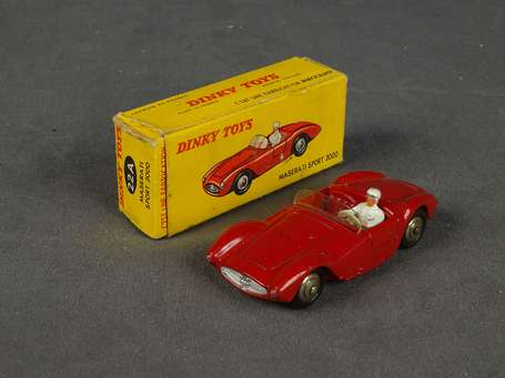 Dinky toys-Maserati sport 2000, tres bel état 