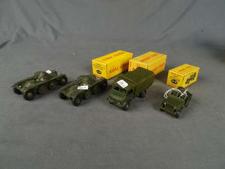 Dinky toys-4 Véhicules militaires, état d'usage, 