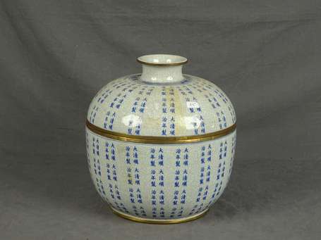 CHINE - Pot couvert en porcelaine bleutée 