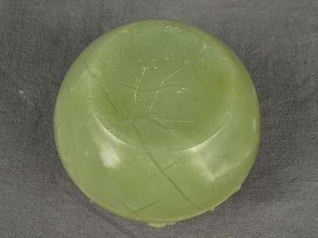CHINE - Petite boîte ronde en jade, le couvercle 