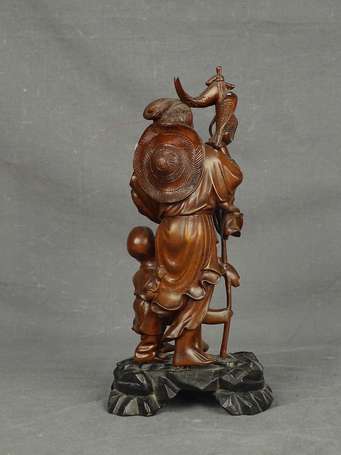 JAPON - Pêcheur et enfant. Sujet en bois sculpté. 