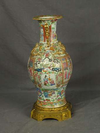 CANTON - Grand vase à panse renflée en porcelaine 