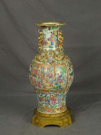 CANTON - Grand vase à panse renflée en porcelaine 