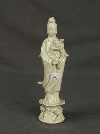 CHINE - Guanyin. Sujet en porcelaine blanc de 