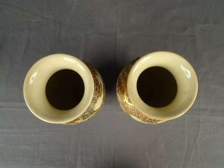 JAPON Fours de Satsuma - Paire de vases balustres 