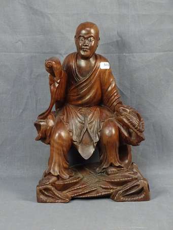 CHINE - Personnage bouddhique en bois sculpté. H. 