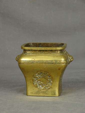 CHINE - Brûle parfum en bronze doré de section 