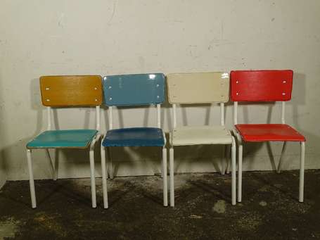 VINCENT Luc pour SERAX - Quatre chaises en métal 