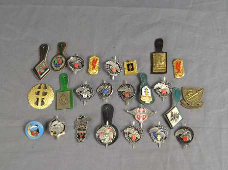 France - toutes armes - Lot de 25 insignes dont 