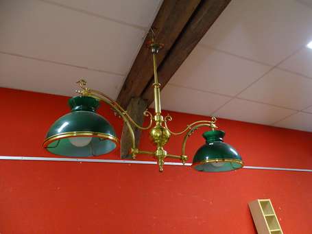 Lustre de billard deux globes opaline verte.