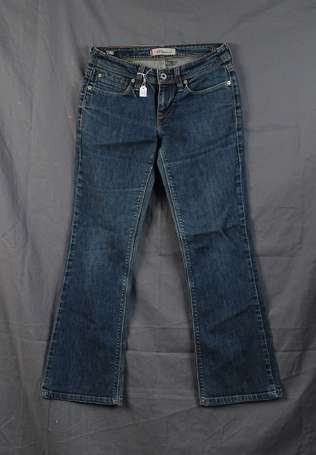 LEVI STRAUSS - Jean 516 en toile demin, quatre 