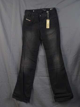 DIESEL - Jean large noir, quatre poches avant et 