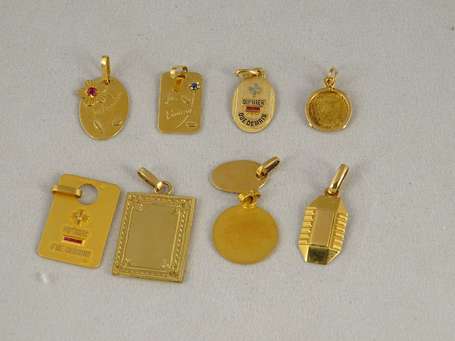Lot de pendentif en or jaune 18 K (750°/°°). PB 
