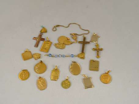 Lot de médailles religieuses en plaqué or dont 