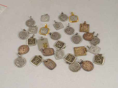 Lot de pendentifs signe zodiac en argent. PB 124 