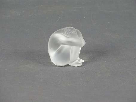 Lalique France Femme recroquevillé en cristal 