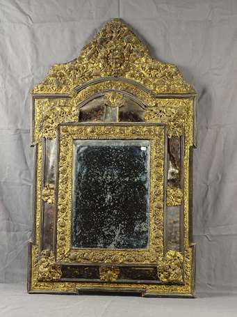 Miroir à plats de bande appliqué d'écailles et de 