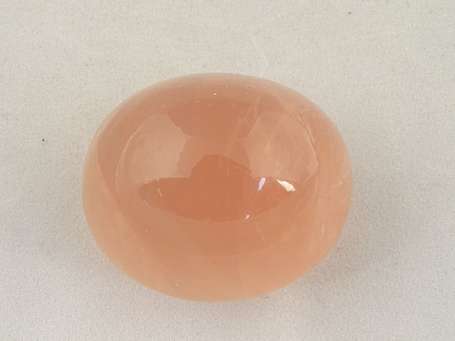 Cabochon de quartz rose étoilé. P 487,74 cts