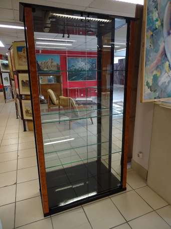 Paul MICHEL - Vitrine rectangulaire en laiton et 