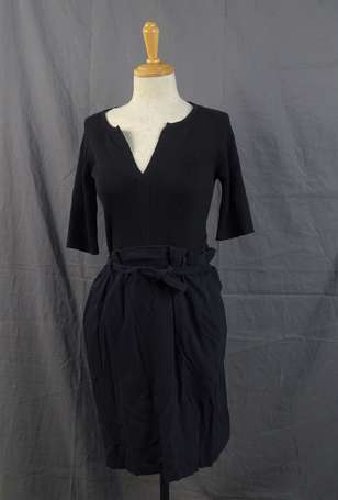 TARA JARMON - Robe en laine noire. T 40