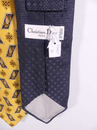 CHRISTIAN DIOR Paris - Lot de trois cravates en 