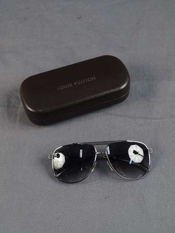 LOUIS VUITTON - Paire de lunettes de soleil, la 