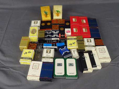 Divers parfumeurs environ 45 miniatures à parfum 