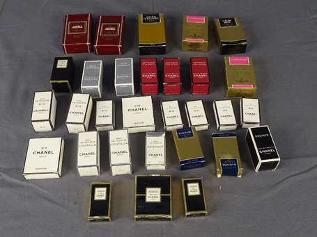 Chanel et Guerlain 30 miniatures à parfum en boite