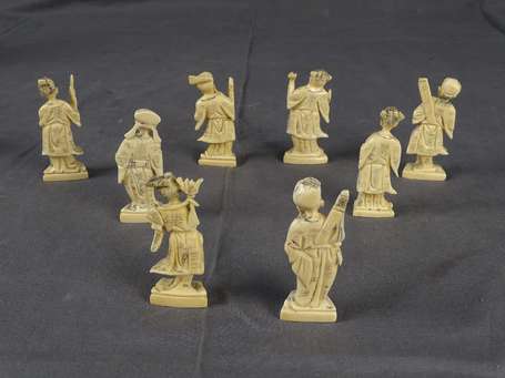 CHINE Personnages Huit Sujets en os H. 6,5 cm 