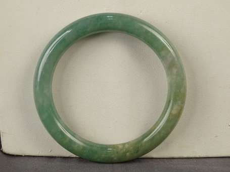 Bracelet jonc de jade D. intérieur 7 cm