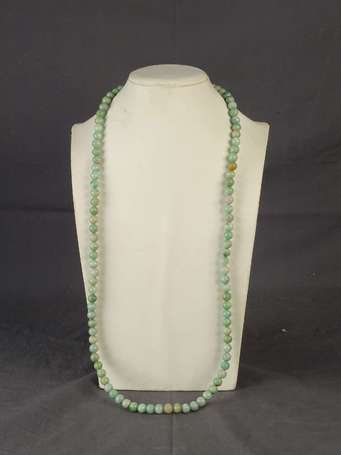 Collier de perles de jade L. 96 cm