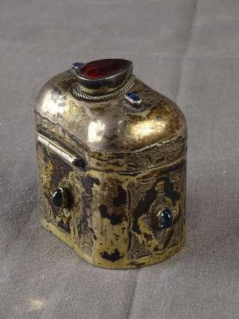 Petite Tabatière en argent vermeillé, ciselé de 