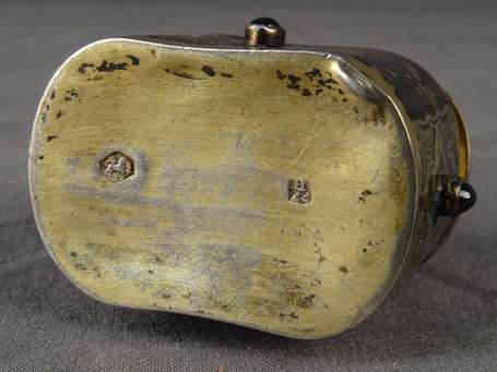 Petite Tabatière en argent vermeillé, ciselé de 